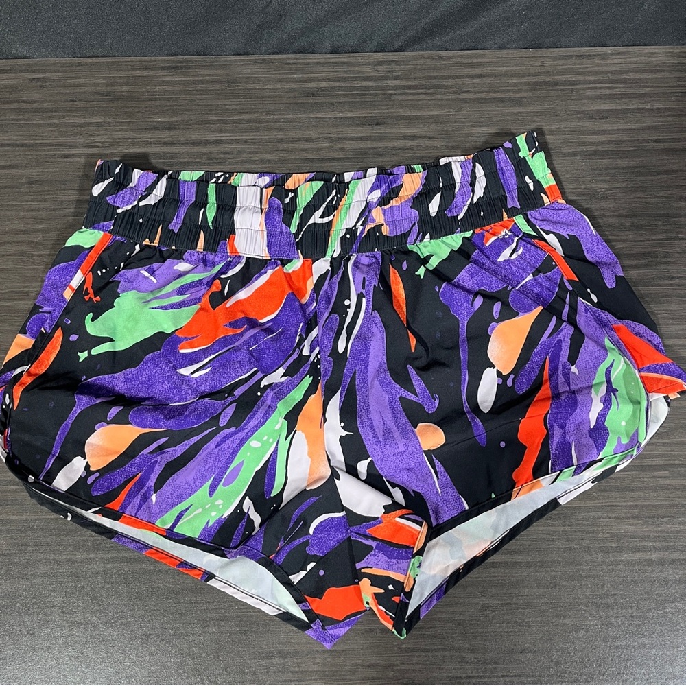 DSG Multi Color Lined Running Short Sz L Excellent Cond